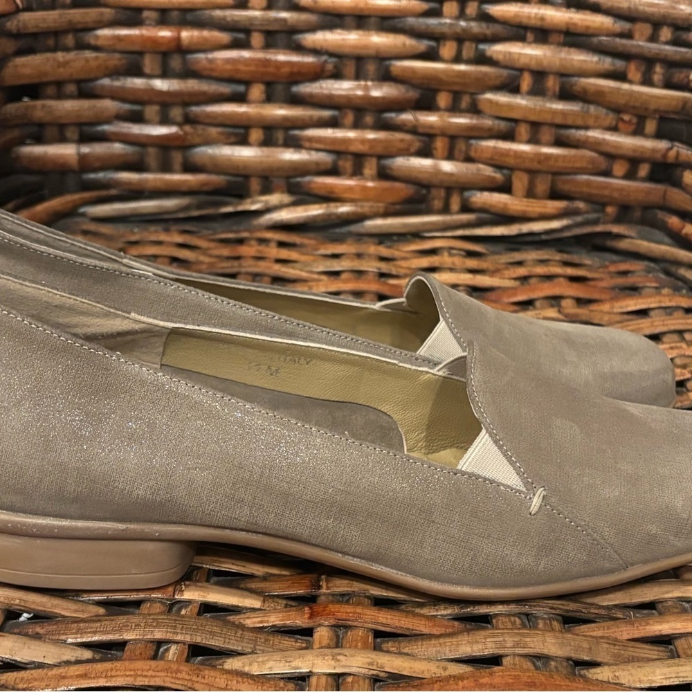 Sesto Meucci Tan Flats Timeless Loafers make in Italy . Size 11 - Picture 5 of 16